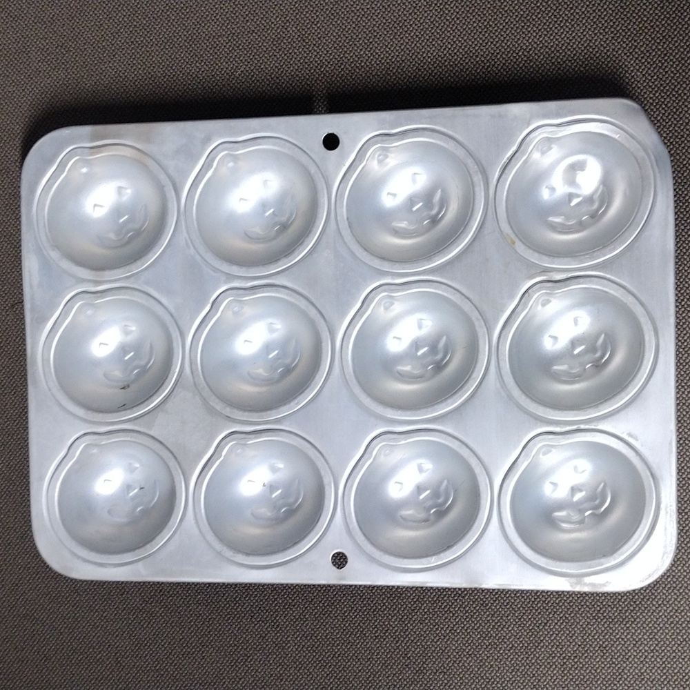 Vintage Wilton aluminum pumpkin tin